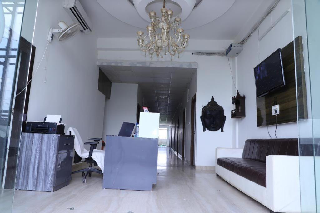 Hotel Aashirvad Faridabad Exterior photo